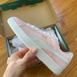 Brand New Pink Puma sneakers